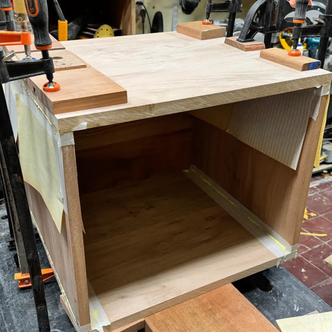 Rack para Vinilos y Tornamesa - Poder y Elegancia en Roble