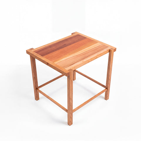 Mesa Lateral de Roble Macizo - Calidez y Estilo Natural